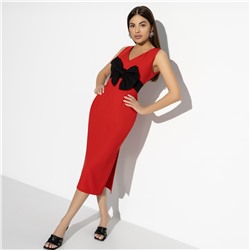 Платье-футляр, Позирую как модель (с брошкой)