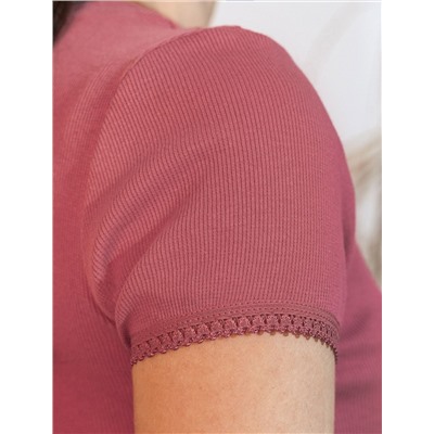 Футболка с круглым вырезом из фактурного трикотажа в рубчик