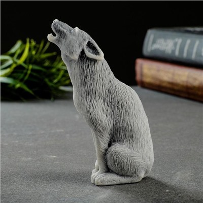 Фигурка «Волк сидящий, воет», 10.2 см