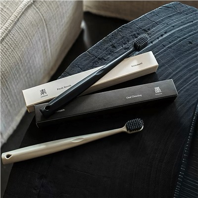 Зубная щетка с бамбуковым углем «Thinkuteeth»