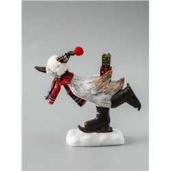 УЦЕНКА Сувенир полистоун "Гусь в колпаке, вязаном шарфе, на мини-лыжах, с подарками" 6,5х19,5х17 см