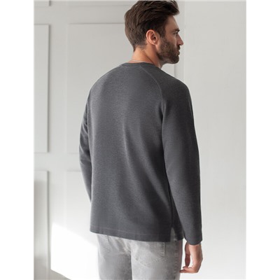 Джемпер базовый из мягкого фактурного трикотажа с круглым воротом