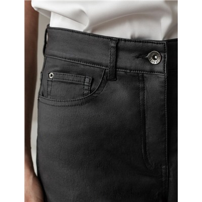 Брюки mom fit из эластичного хлопка с покрытием под кожу