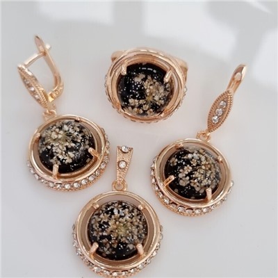 Крупный комплект ювелирной бижутерии коллекция "Дубай" серьги, кулон и кольцо 19 р, покрытие: позолота вставка: фианиты, искусственный камень, сухоцветы, цвет: прозрачный и черный, арт.213.883-19