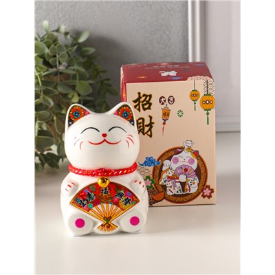 Копилка для денег «Кот Манэки-нэко с веером», керамика, 7.8×7.5×12.5 см
