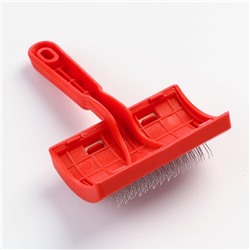 Пуходерка полукруглая малая с каплями, 8.5×13 см, красная