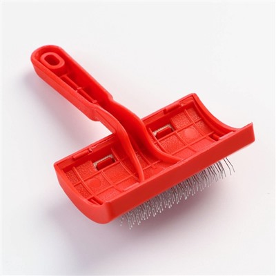 Пуходерка полукруглая малая с каплями, 8.5×13 см, красная