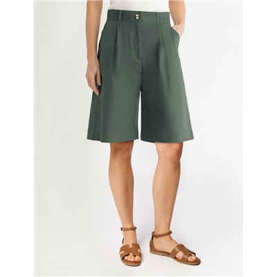 Шорты-бермуды с защипами