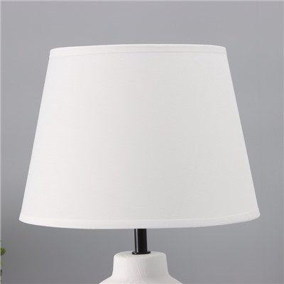 Лампа настольная «Луиза» 1×40 Вт Е27 белый 25×25×38.5 см