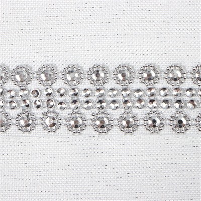 Скатерть Этель со стразами, 85×85 ±5 см, цвет белый, п/э