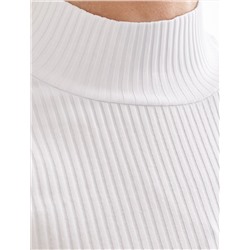 Футболка из фактурного трикотажа в рубчик