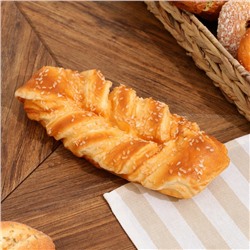 Муляж «Плетеная булочка», 23×9×4 см