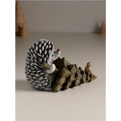 Фигурка полистоун «Ёжик несёт ёлочку с птичкой», 14.5×7×9 см