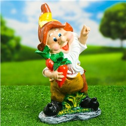 Садовая фигура из полистоуна «Гном с морковкой», 19×38 см, МИКС