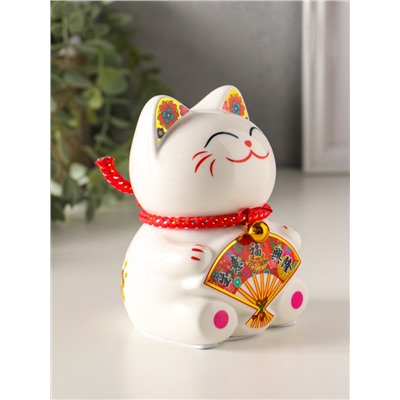 Копилка для денег «Кот Манэки-нэко с веером», керамика, 7.8×7.5×12.5 см