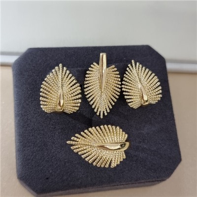 Комплект ювелирной бижутерии Итальянское золото (покрытие желтое 14к), серьги, кулон и кольцо 17 р, 313.435-17