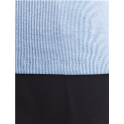 Футболка из плотного трикотажа в рубчик с V-образным вырезом