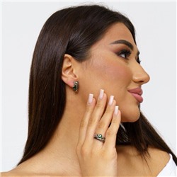 Комплект ювелирной бижутерии коллекция "Дубай",серьги и кольцо, вставка: блестящие прозрачные фианиты и камень зеленого цвета, р-р 18, арт.215.224-18