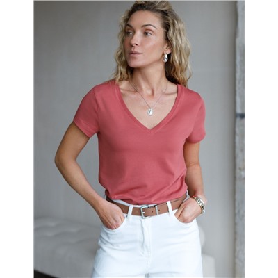 Базовая футболка из премиального хлопка с V образным вырезом