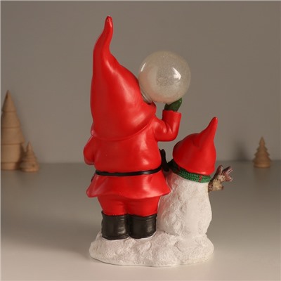 Фигурка светящаяся полистоун «Дед Мороз в красном наряде со снеговиком, с шариком», 15×10.2×23 см