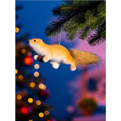 Ёлочная игрушка «Белка с шишкой» 4.5×20 см, бежевый