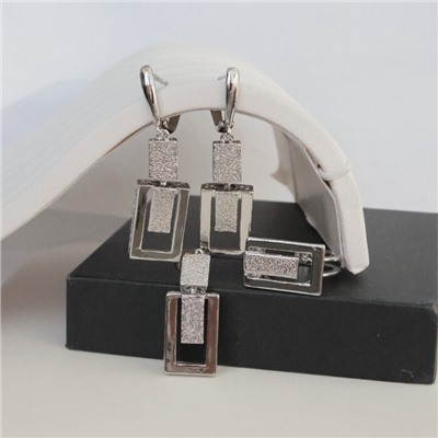 Крупный комплект ювелирной бижутерии коллекция серьги, кулон и кольцо 18 р, покрытие: посеребрение, арт.213.823-18