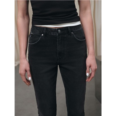 Актуальная коллекция CONTE CON-790 Чёрные джинсы slim с эффектом потёртостей из eco-friendly денима