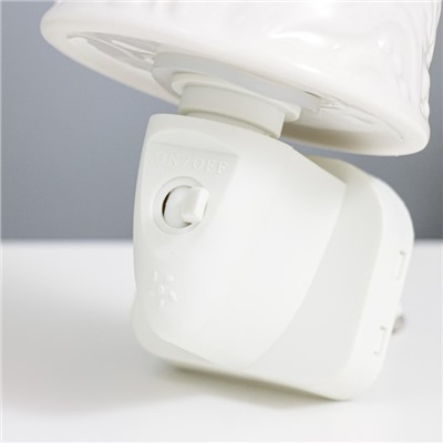 Ночник «Узор» белый 7.8×7.8×12 см