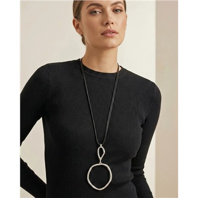 Кулон на шнурке