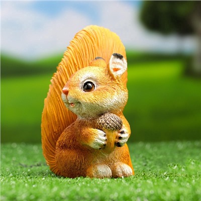 Садовая фигура из полистоуна «Белка c жёлудем», 14×9×13 см