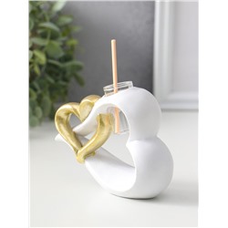 Аромадиффузор для эфирных масел с палочками «Сплетённые сердца», полистоун, белый с золотом, 4.7×12.3×9 см