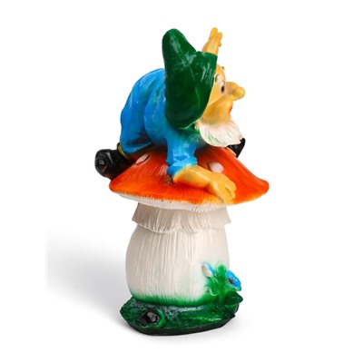 Садовая фигура из гипса «Гном на мухоморе на животе», 37×22 см
