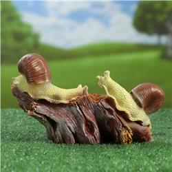 Садовая фигура - кормушка из полистоуна «Улитки», 24×15×14 см