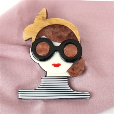 Брошь Дама в очках / 4102 /уп 12/