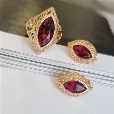 Комплект ювелирной бижутерии коллекция "Дубай" серьги и кольцо, покрытие: позолота, вставка: камень, цвет: красный, р-р 19, 7602, арт.216.362-19
