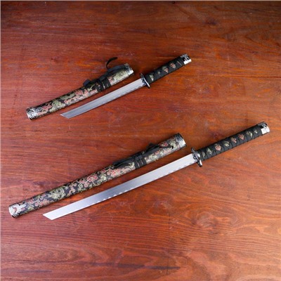 Макет оружия «Сувенирные катаны на подставке 2в1. Драконы золото на чёрном», подарочный набор, ножны ткань, 47 см; 70 см