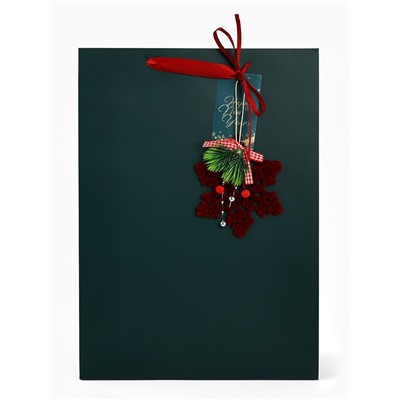 Пакет подарочный «С Новым годом», с ёлочной игрушкой и шильдиком, 31×40×11 см