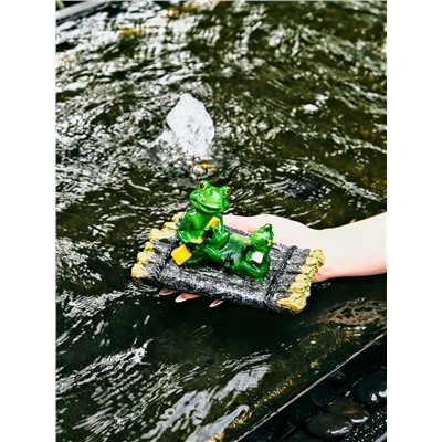 Садовая фигура из полистоуна «Лягушка на плоту», 17×11×9.5 см, водоплавающая