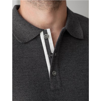 Лонгслив из мягкого фактурного трикотажа с плетеным воротником поло на пуговицах