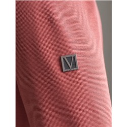 Лонгслив из мягкого фактурного трикотажа с плетеным воротником поло на молнии