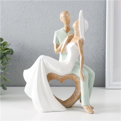 Фигурка полистоун «Ретро. Влюблённые сидят на сердце», бело-зелёный, 18×11×23.5 см