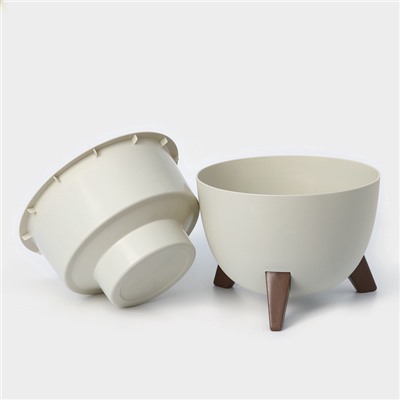 Кашпо для цветов на ножках «Флориан», 12 л (11 л), d=35 см, h=25.5 см, со вставкой, белый ротанг