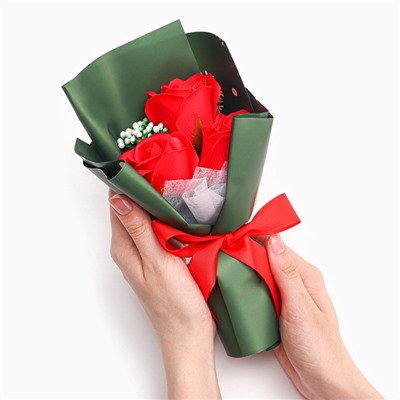 Новогодний букет мыльных красных роз, 3 шт.