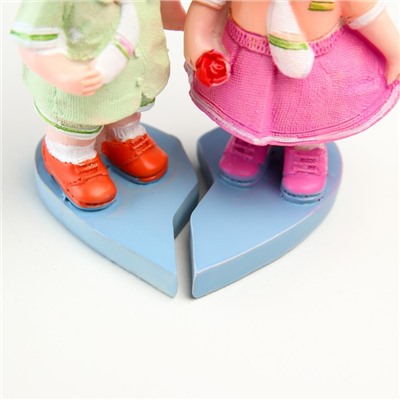 Фигурки набор полистоун «Малыши с сумочками на сердце», 2 шт., 5×4.5×9; 5×4.8×9 см