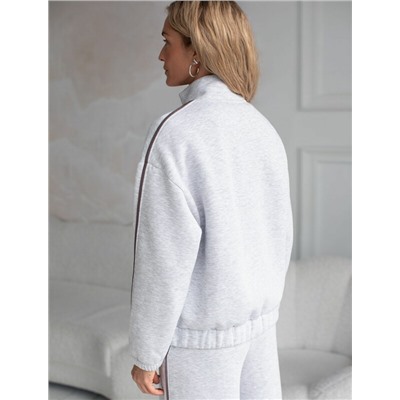 Бомбер среднего объема из эластичного футера трехнитики c начесом