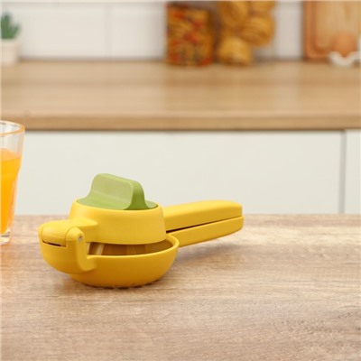 Соковыжималка ручная Доляна Juicer, жёлтая, зелёная