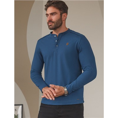 Тонкий лонгслив с круглым воротом на пуговицах из премиального хлопка с эластаном