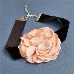 Чокер-колье "Цветок" из ткани, цвет пудра, арт.032.443