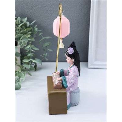 Фигурка светящаяся «Девочка в кимоно играет на музыкальном инструменте», полистоун, 3×AG3, 6.5×11.5×21 см