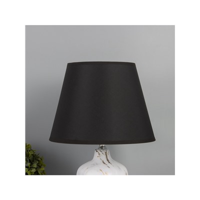 Лампа настольная «Строгие линии» 1×40 Вт Е27 черный/белый 25×25×40 см